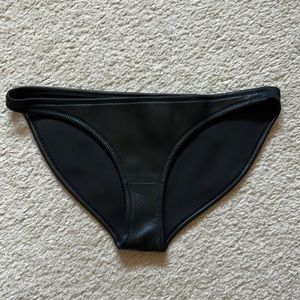 TRIANGL black swim bottoms size small